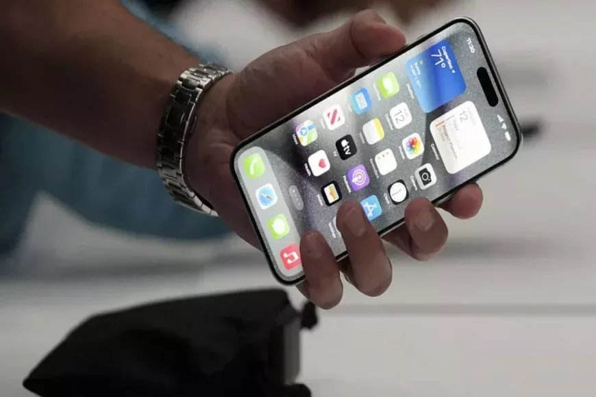 "تحذير Apple من Google: أمان حسابك في خطر"